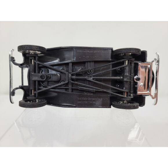 National Motor Museum Mint ARKO Ford 1932 Model 18 V-8 Cabriolet White 1:32 - Picture 7 of 8